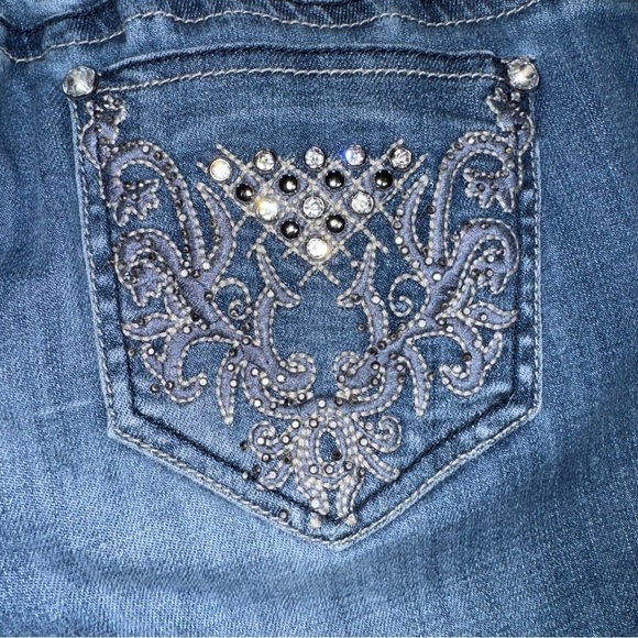 L.A. Idol Women’s Jr Cropped Denim Jeans Size 9 Blue 97% Cotton BLING Pockets - Picture 1 of 11